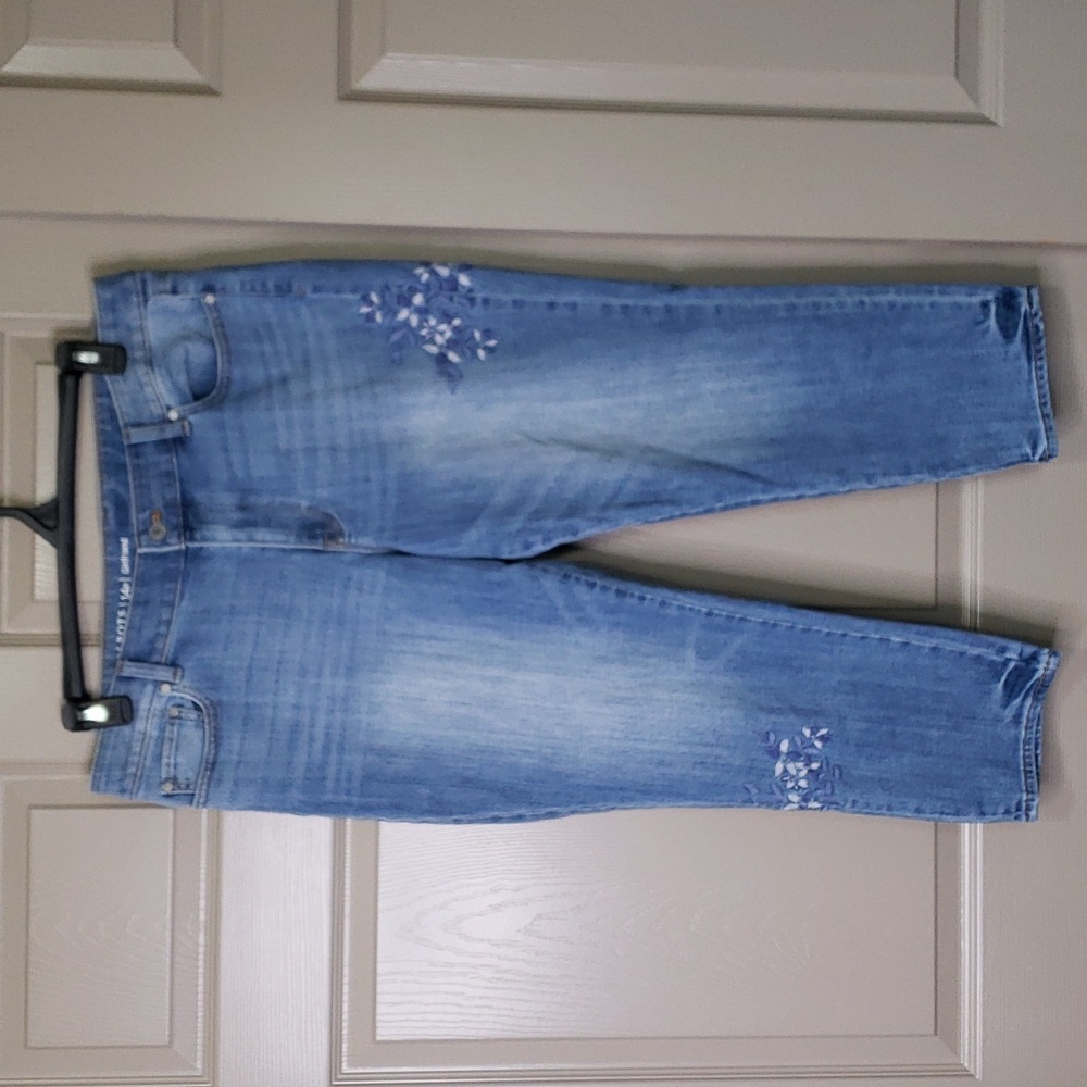 Talbots flawless girlfriend lightwash floral embroidery jeans size 14 petite